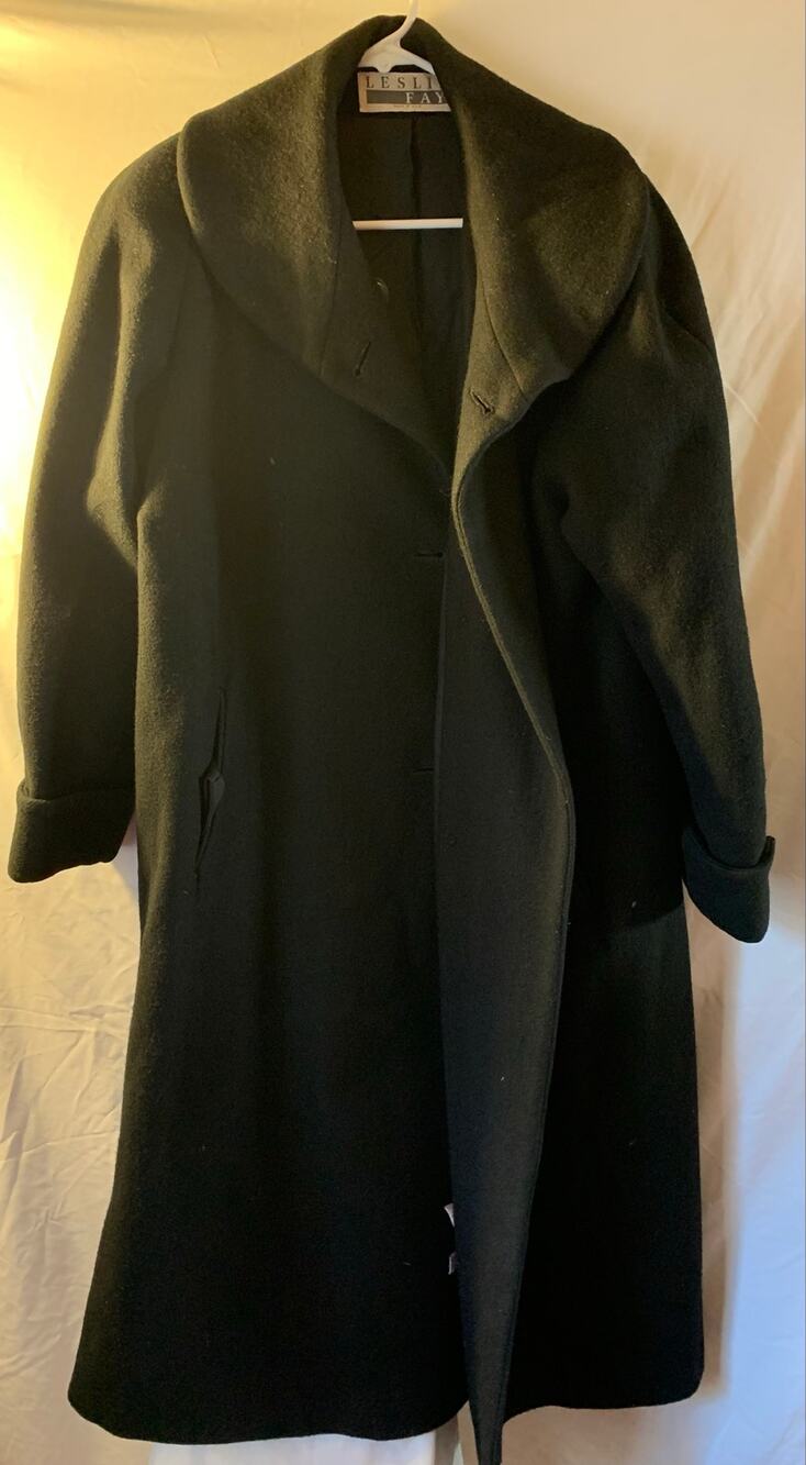 100% PURE WOOL LESLIE FAY COAT